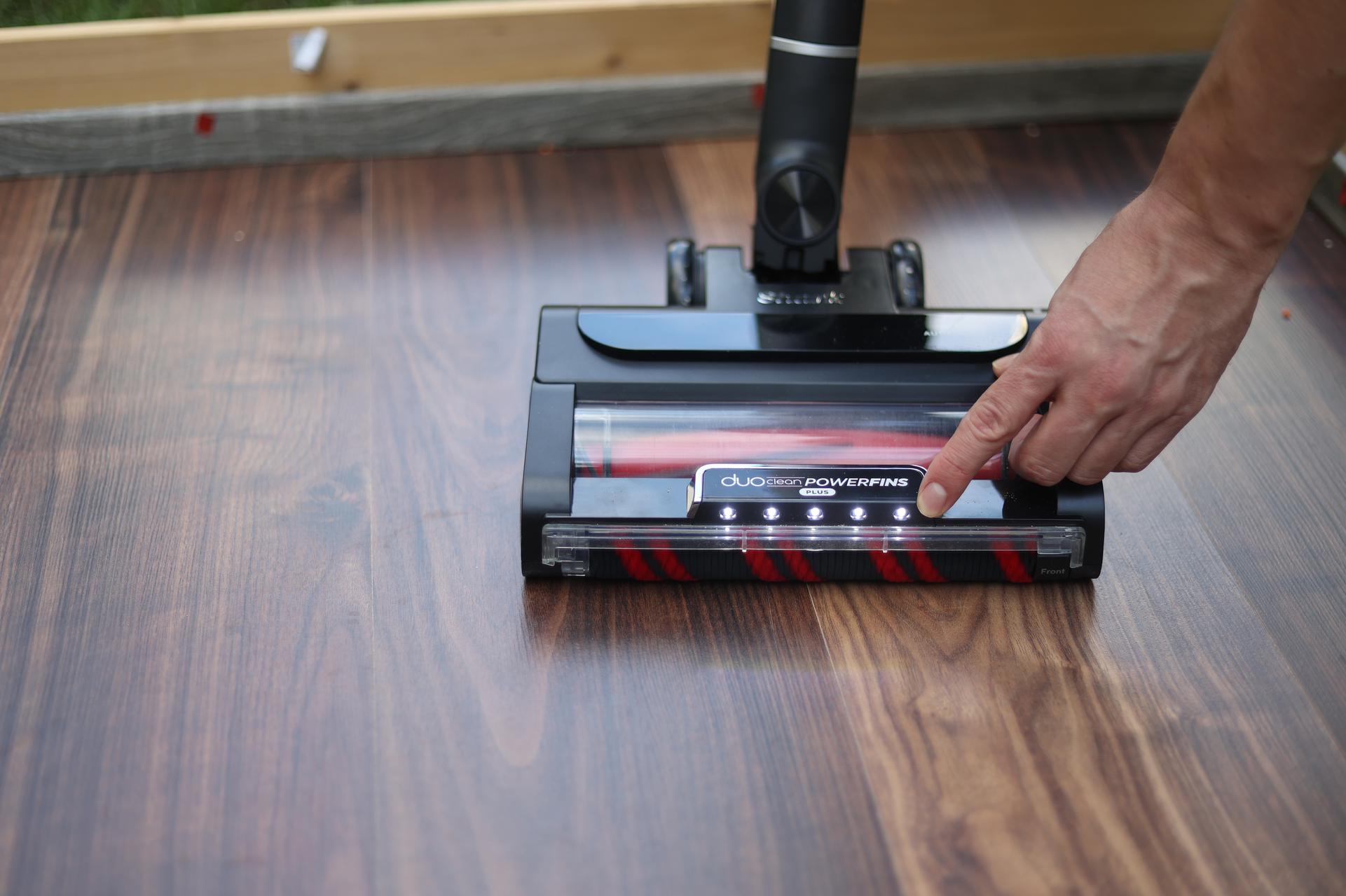 Shark Stratos Bodendüse mit LED-Lichtern 